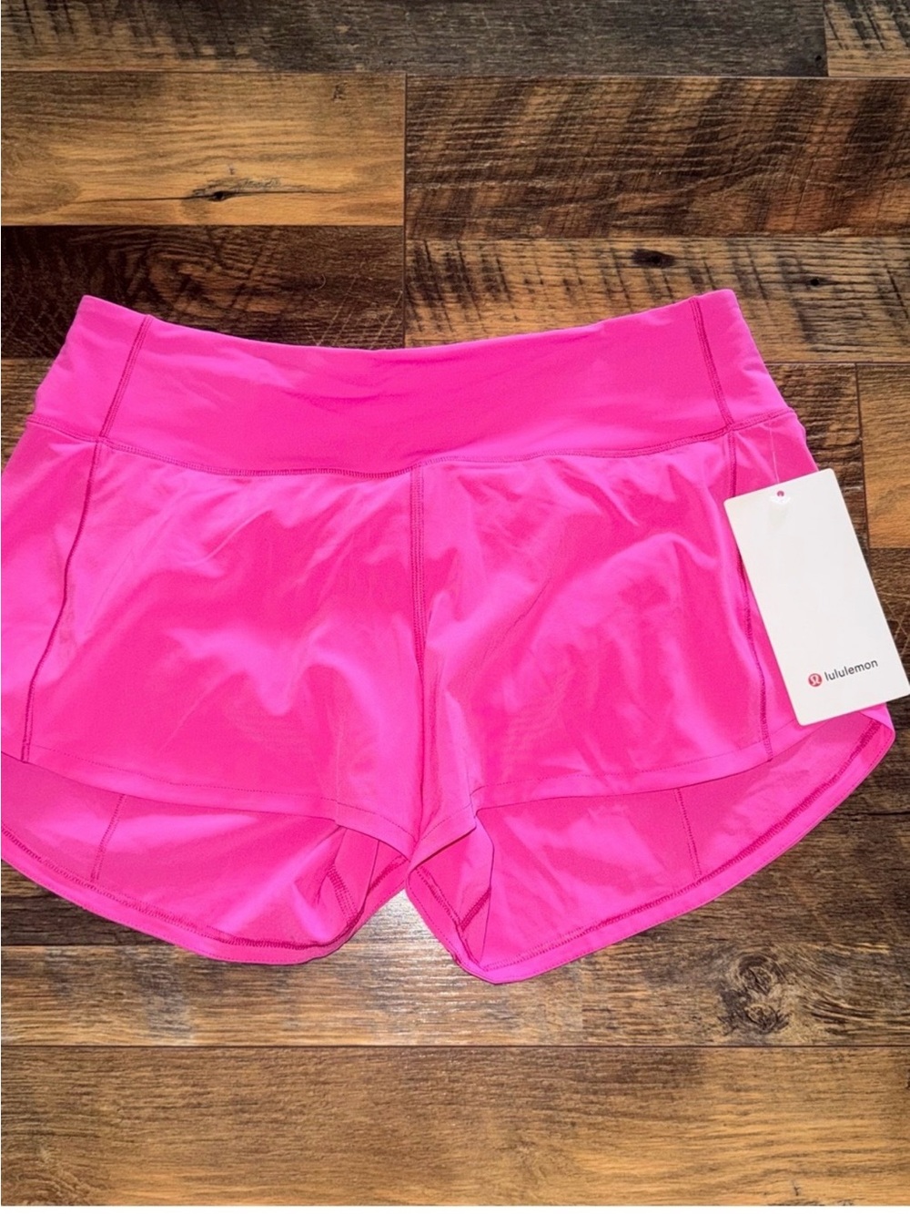 NWT womens size 8 Lululemon Speed up Shorts